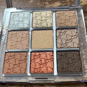 9-Color Eyeshadow Palette — Gold, Bronze, Copper, Brown, Champagne